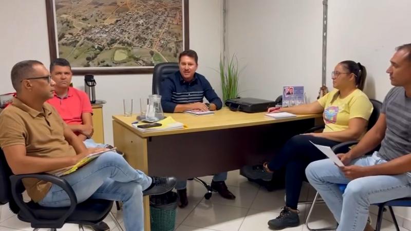 Prefeito de Guajeru realiza reunião estratégica de planejamento para o ano de 2024