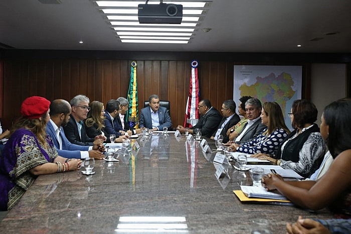 Técnicos e analistas de universidades estaduais fazem acordo com o Governo do Estado