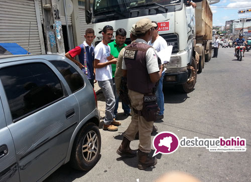 Veículo que presta serviço para a Ferrovia se envolve em acidente no centro