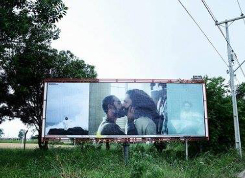 Outdoor mostrando suposto Jesus dando 