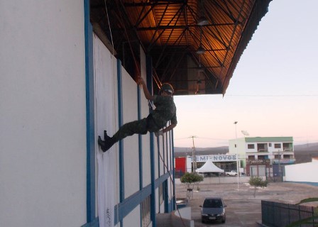 Tiro de Guerra 06-024 realiza instrução de RAPEL.