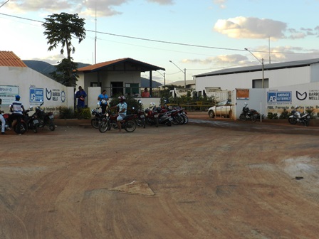 Em busca de emprego na Fiol 22 desempregados bloqueiam estradas