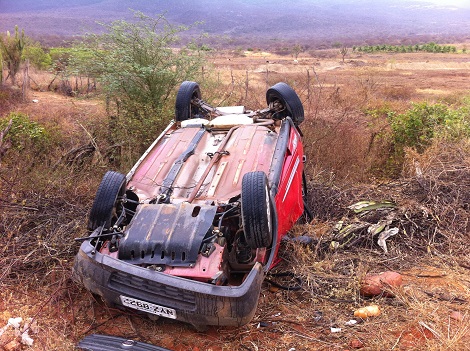 Itanagé: Capotamento tira a vida de idosa de 84 anos e deixa dois feridos na BA-152