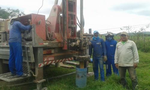 Prefeitura de Ituaçu beneficia 120 famílias com perfuração de poço