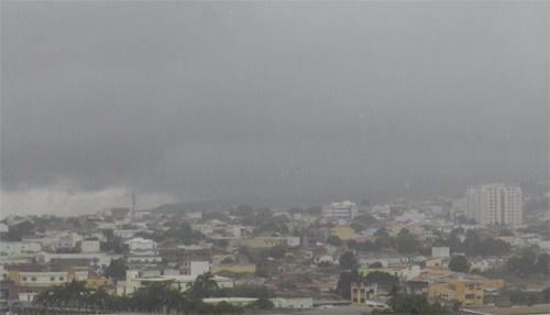 Chuva alegra brumadenses e deve continuar durante toda a semana 