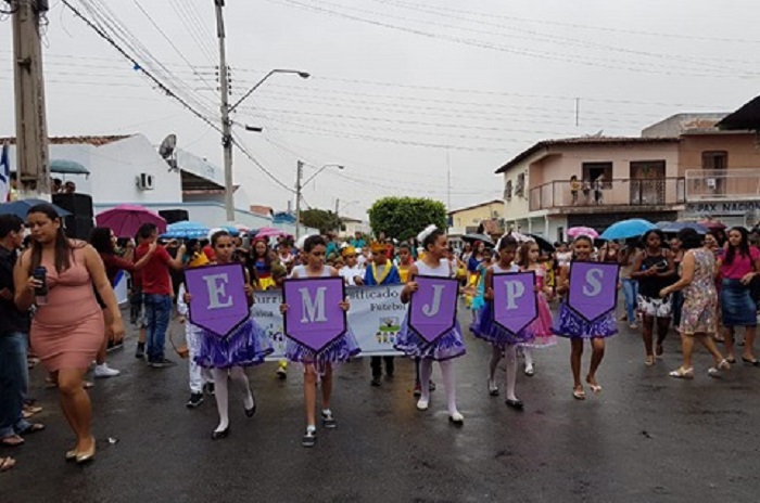 Confira momentos do desfile de 7 de setembro de Malhada de Pedras