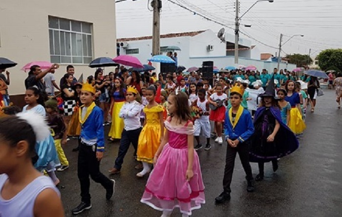 Confira momentos do desfile de 7 de setembro de Malhada de Pedras