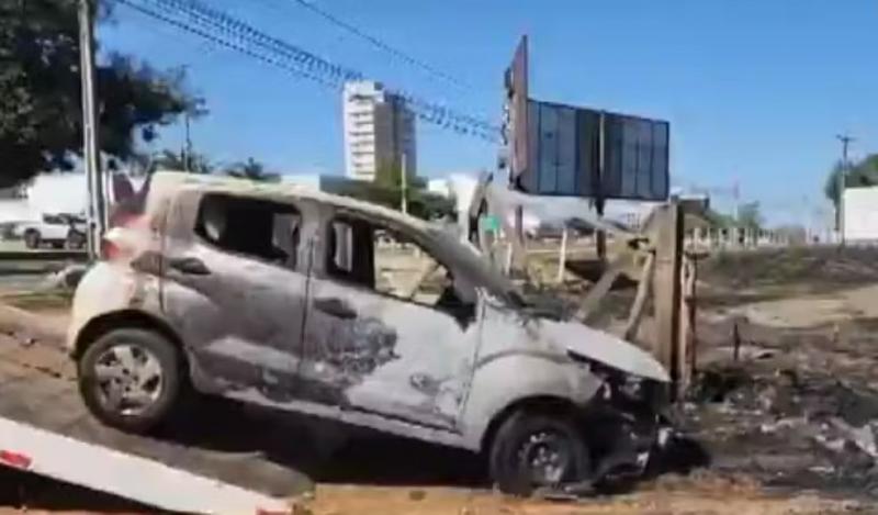 Em Vitória da Conquista, mulher estaciona carro e encontra veículo em chamas ao retornar