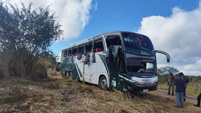 Estudante de medicina de Guanambi, morre em acidente de ônibus na BA-026 quando voltada de Salvador com colegas 