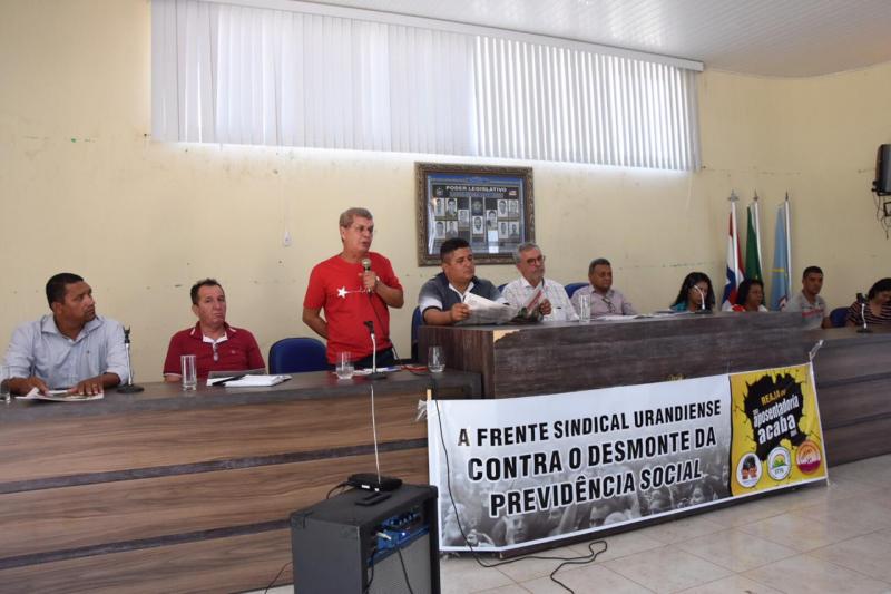 Urandi: emenda parlamentar garante trator para associação de Cabeceiras e Raíz