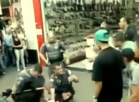 Policial é preso após disparar contra camelô em SP; vídeo mostra momento do tiro