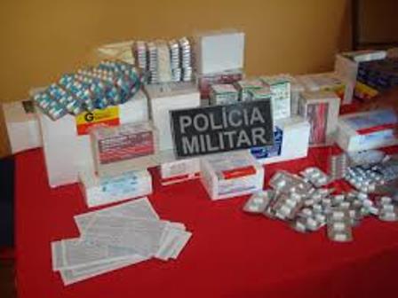 Homem é preso no centro da cidade com mochila cheia de medicamentos