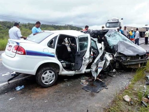Esplanada: Acidente entre dois carros na BR-101 deixa pelo menos 7 mortos, diz polícia
