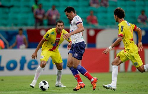 Com primeiro tempo arrasador, Bahia vence Juazeirense por 3 a 1 pelo Nordestão