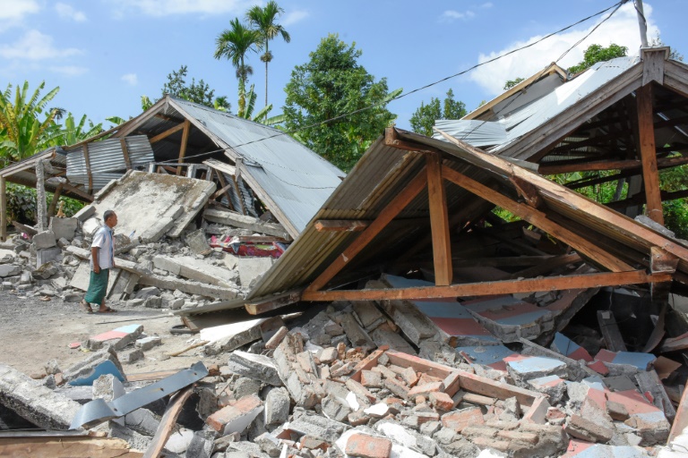 Mais de 500 pessoas ficam bloqueadas após terremoto na Indonésia