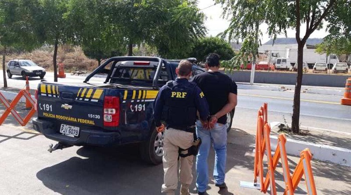 Condutor de Amarok é flagrado com CNH comprada pelo valor de 500 reais em município baiano
