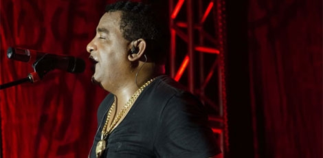 Ônibus da banda Raça Negra capota e deixa 27 feridos em Pernambuco