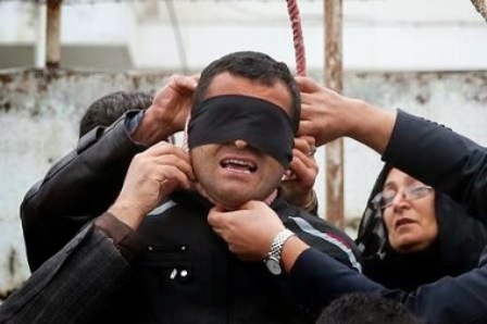 Mãe perdoa assassino do filho e o salva da forca