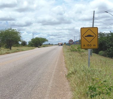 Bandidos armados tomam motocicleta de assalto na estrada que liga Brumado/Sussuarana