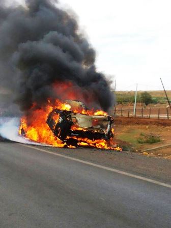 Ambulância que transportava pacientes para Irecê pega fogo na BA-052