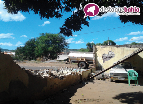 Vento forte provoca destruição em Lava Jato