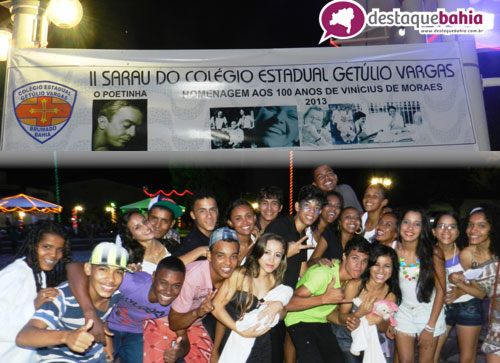 Colégio Estadual Getúlio Vargas realizou Sarau na Praça da Prefeitura