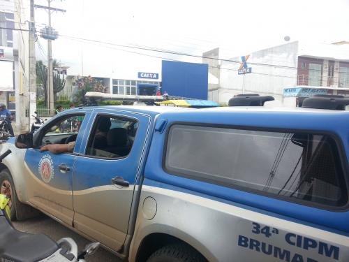 Homem ameaça clientes em tentativa de Assalto na Caixa Econômica