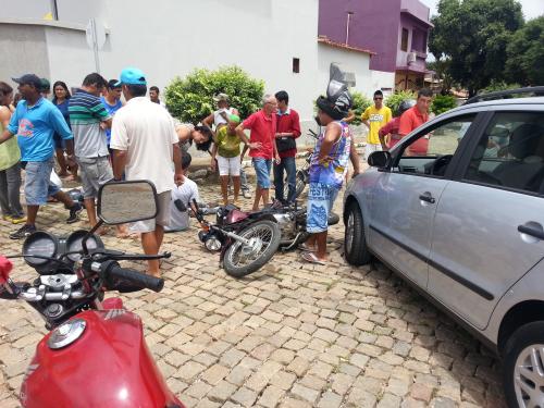 Mototaxista se envolve em acidente na Aureliano de Carvalho