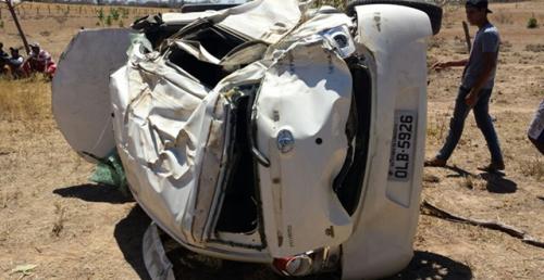 Carro capota com dentista e sua esposa na BR-030 em Palmas de Monte Alto