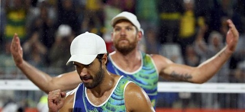 Alison e Bruno Schmidt vencem italianos e conquistam quinto ouro para o Brasil