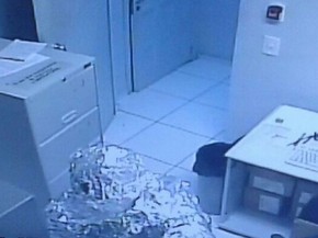 Assaltantes se embrulham em papel alumínio para tentar furtar banco