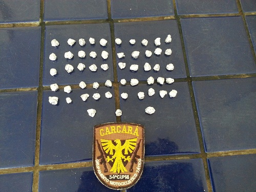 Polícia Militar prende homem suspeito de tráfico de drogas