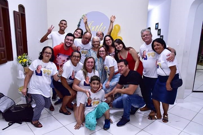 Feliz aniversário: Dona Jovita comemorou com amigos e familiares seus 90 anos de idade