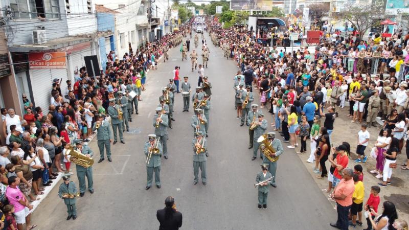 Belíssimas apresentações das escolas da rede municipal marcam o 07 de Setembro em Brumado
