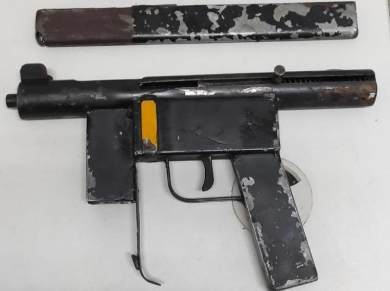 Homicida é preso com submetralhadora e veículo roubado em Jequié