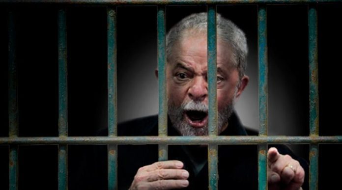 Lula não terá direito de votar na carceragem da PF