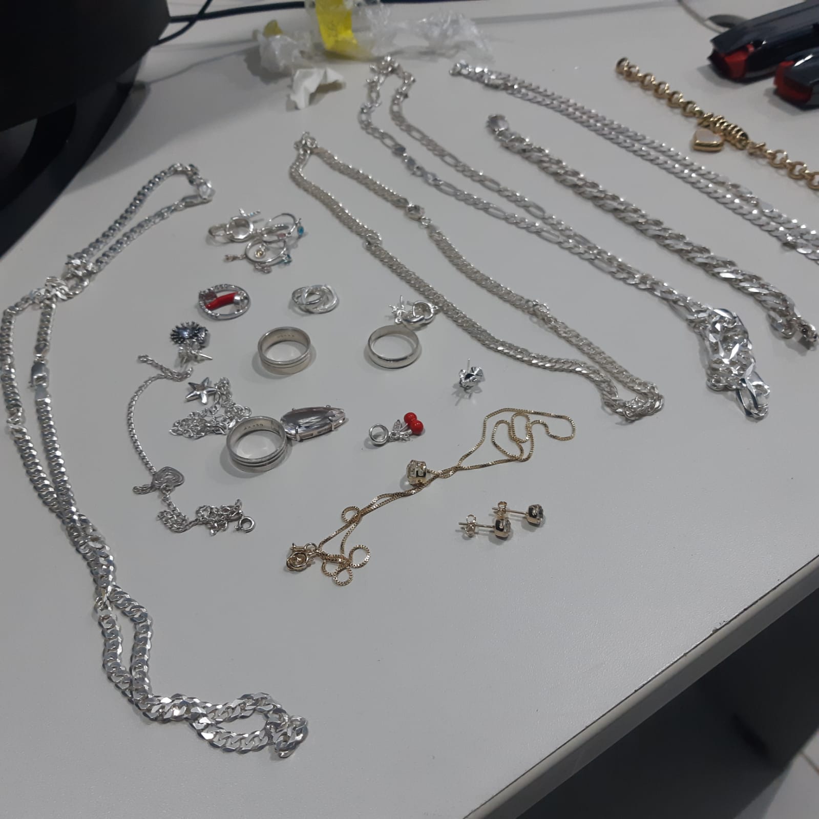 Casal acusado de roubo em loja de jóias em Brumado é interceptado na BR-101 em Eunápolis 