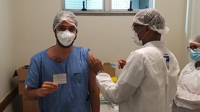 Bahia vacina mais de 206 mil baianos contra Covid-19