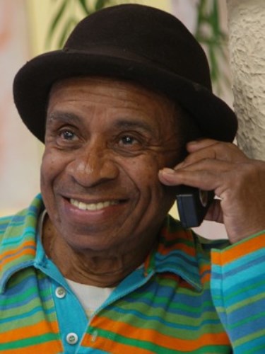 Humorista Canarinho, de A praça é nossa, morre aos 86 anos