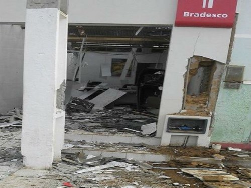  Nova Itarana: 'Madrugada de terror', após explosão de agências bandidos fogem atirando pela cidade