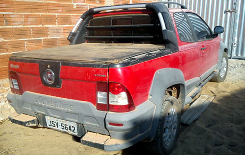 Carro roubado é recuperado após denúncia anônima