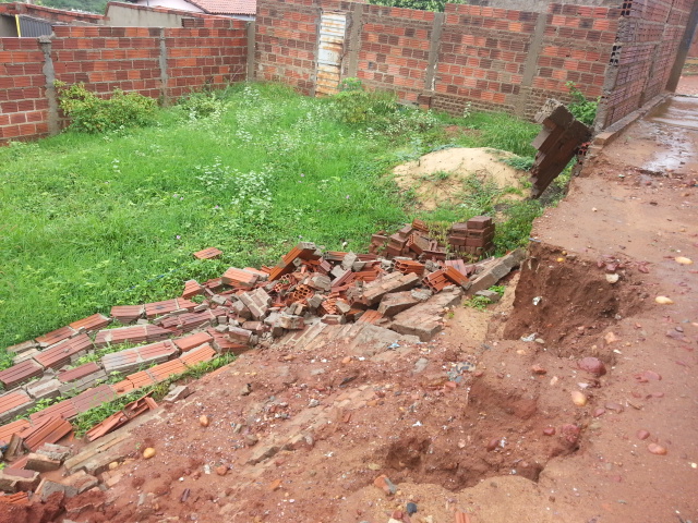 Chuva frequente tem provocado desabamentos na cidade