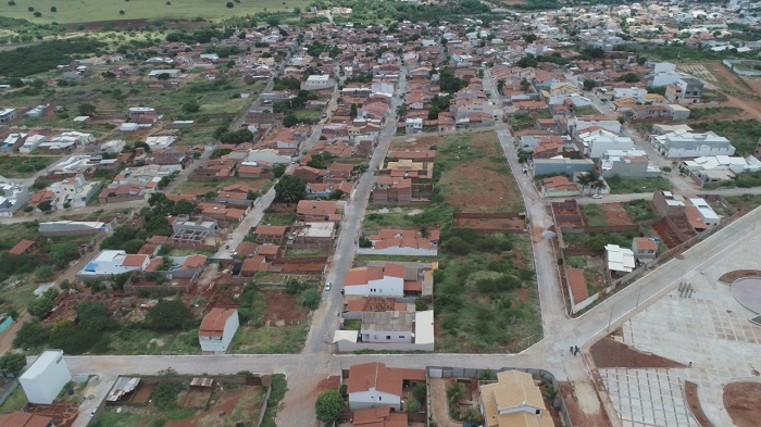 Prefeitura de Brumado entrega pavimentações em 14 ruas no Bairro Olhos d’Água