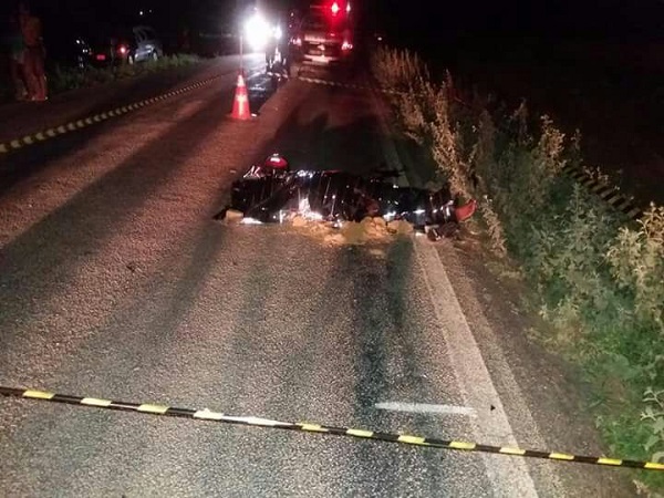 Mulher morre após moto colidir contra animal em trecho de Ituaçu