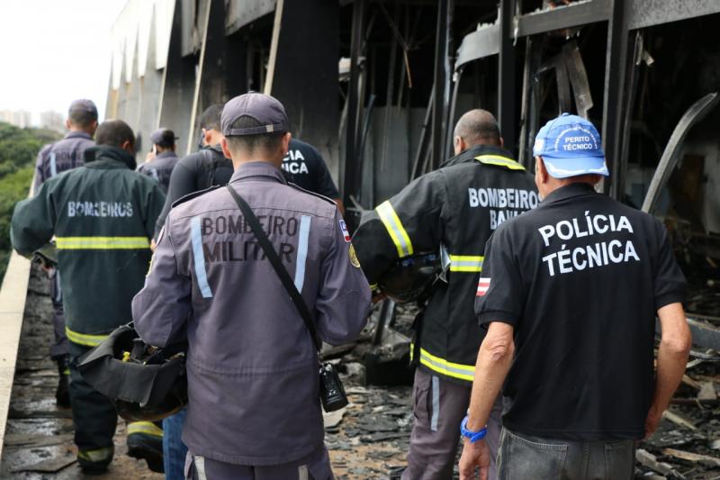 DPT realiza perícia na ALBA e polícia abre inquérito para investigar incêndio