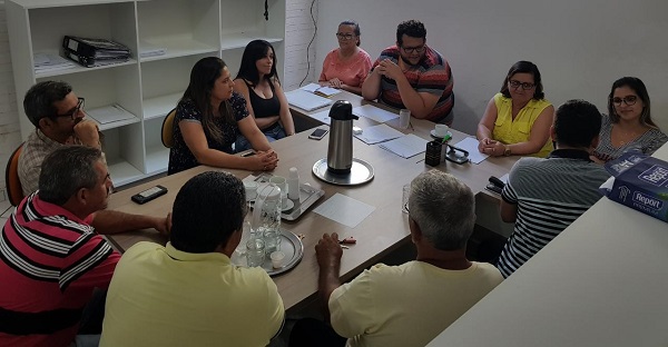 Aracatu: Lêda Matias se reúne com secretários municipais em prol de ações no município