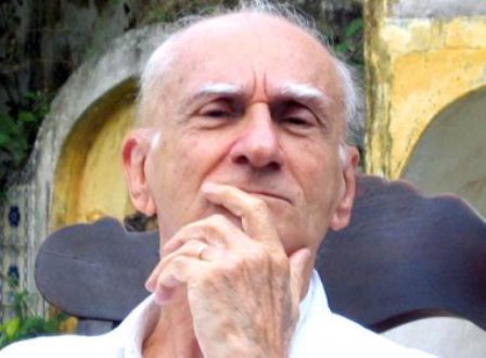 Escritor Ariano Suassuna sofre AVC hemorrágico, diz jornal