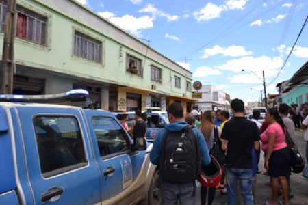 Homem é morto por cliente após tentar assaltar emplacadora