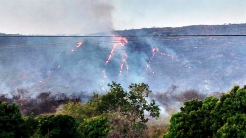 Serra das Almas em chamas na BA-148 entre Livramento e Rio de Contas
