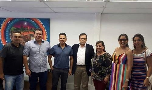 Prefeita de Aracatu, Lêda Matias reivindica melhorias para o município juntamente com o deputado Marquinhos Viana em Salvador